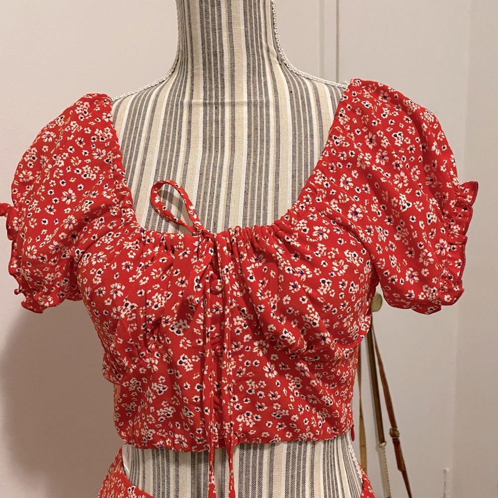 Floral Top - Picture 2 of 6